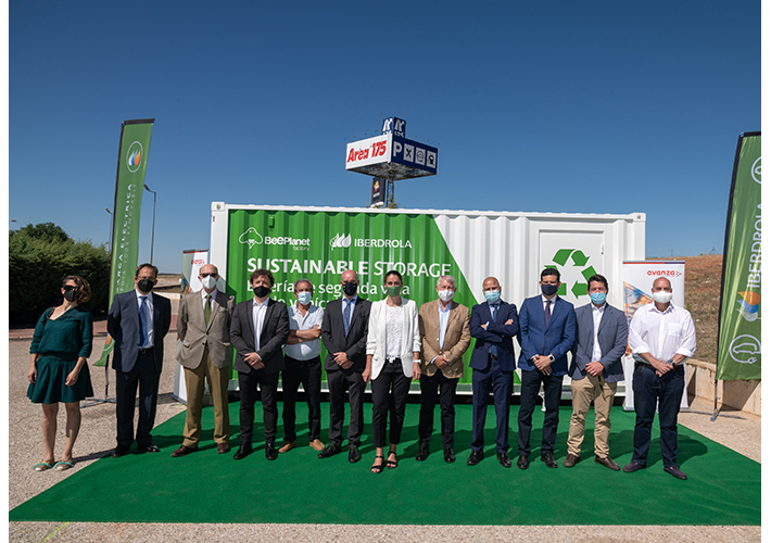 foto noticia Iberdrola y BeePlanet ponen en marcha los primeros puntos de recarga de vehículo eléctrico alimentados con baterías de segunda vida.